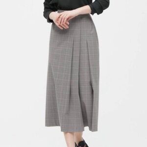 3/$10 Uniqlo Gray Black Plaid Pleated Midi Skirt